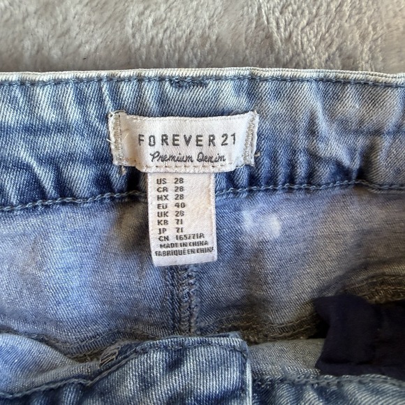 Forever 21 Denim Shorts Womens 28 Light Wash Distressed Y2K Festival Grunge Moto - Picture 3 of 7